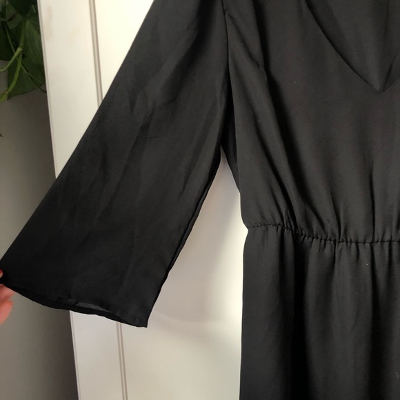 Little black dress with bell sleeves - Picture 3 of 5